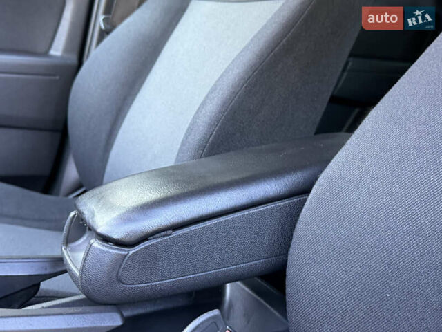 Опель Zafira Tourer 2013 у Рівному на Automoto.ua Чорний Опель Zafira Tourer, об'ємом двигуна 1.69 л та пробігом 262 тис. км за 5999 $, фото 45 на Automoto.ua