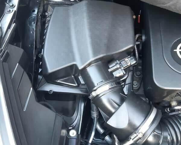 Черный Опель Zafira Tourer, объемом двигателя 1.6 л и пробегом 253 тыс. км за 10500 $, фото 3 на Automoto.ua