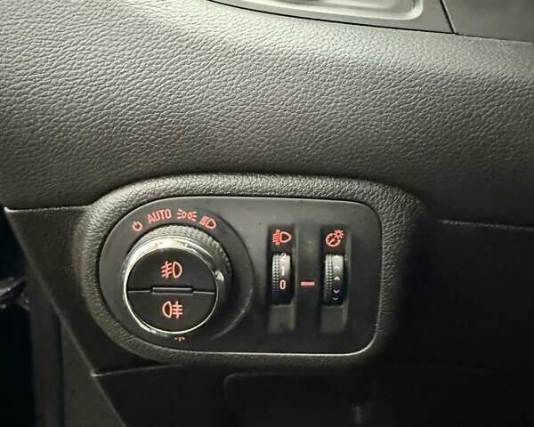 Чорний Опель Zafira Tourer, об'ємом двигуна 1.6 л та пробігом 192 тис. км за 12900 $, фото 28 на Automoto.ua