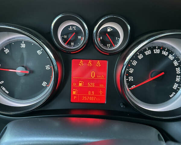 Черный Опель Zafira Tourer, объемом двигателя 1.96 л и пробегом 257 тыс. км за 10700 $, фото 18 на Automoto.ua