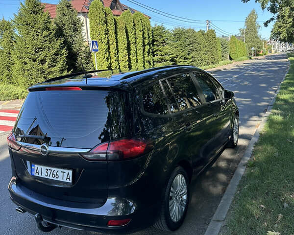 Черный Опель Zafira Tourer, объемом двигателя 1.96 л и пробегом 257 тыс. км за 10700 $, фото 4 на Automoto.ua