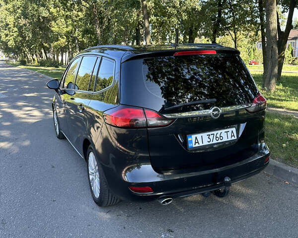 Черный Опель Zafira Tourer, объемом двигателя 1.96 л и пробегом 257 тыс. км за 10700 $, фото 3 на Automoto.ua