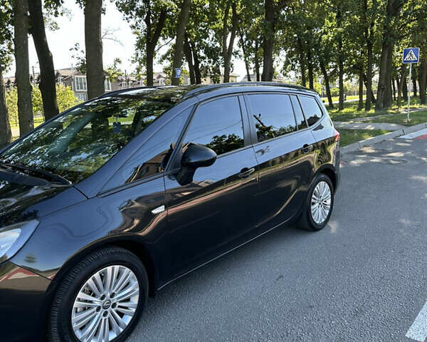 Черный Опель Zafira Tourer, объемом двигателя 1.96 л и пробегом 257 тыс. км за 10700 $, фото 2 на Automoto.ua