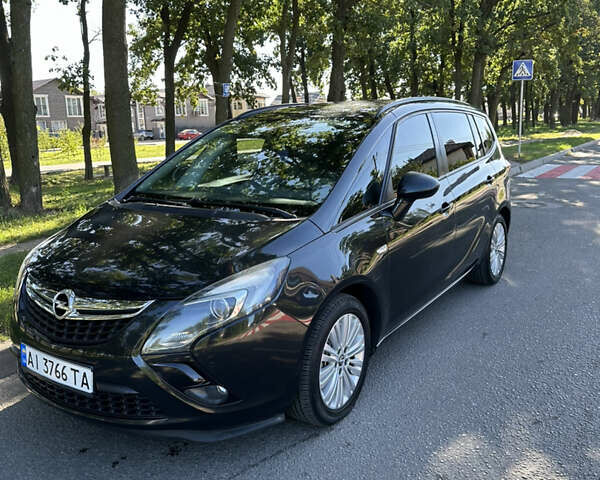 Черный Опель Zafira Tourer, объемом двигателя 1.96 л и пробегом 257 тыс. км за 10700 $, фото 1 на Automoto.ua