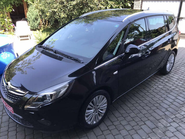 Черный Опель Zafira Tourer, объемом двигателя 1.6 л и пробегом 216 тыс. км за 11400 $, фото 5 на Automoto.ua