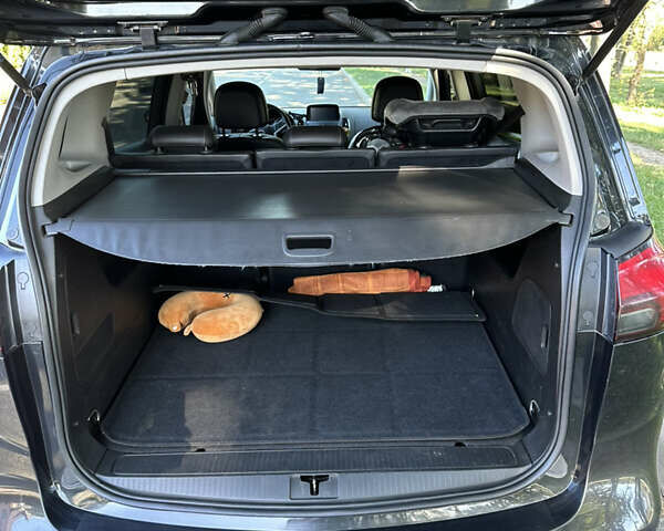 Черный Опель Zafira Tourer, объемом двигателя 1.96 л и пробегом 257 тыс. км за 10700 $, фото 12 на Automoto.ua