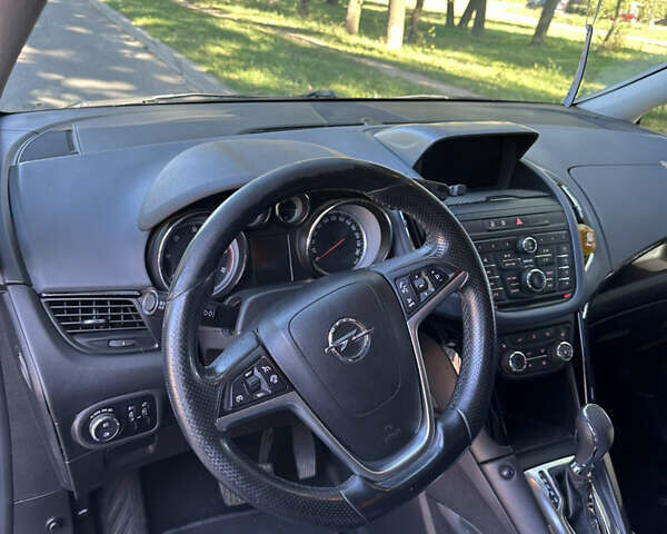 Черный Опель Zafira Tourer, объемом двигателя 1.96 л и пробегом 257 тыс. км за 10700 $, фото 9 на Automoto.ua