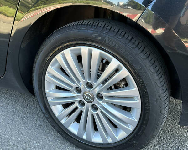 Черный Опель Zafira Tourer, объемом двигателя 1.96 л и пробегом 257 тыс. км за 10700 $, фото 17 на Automoto.ua