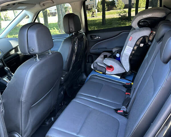 Черный Опель Zafira Tourer, объемом двигателя 1.96 л и пробегом 257 тыс. км за 10700 $, фото 10 на Automoto.ua
