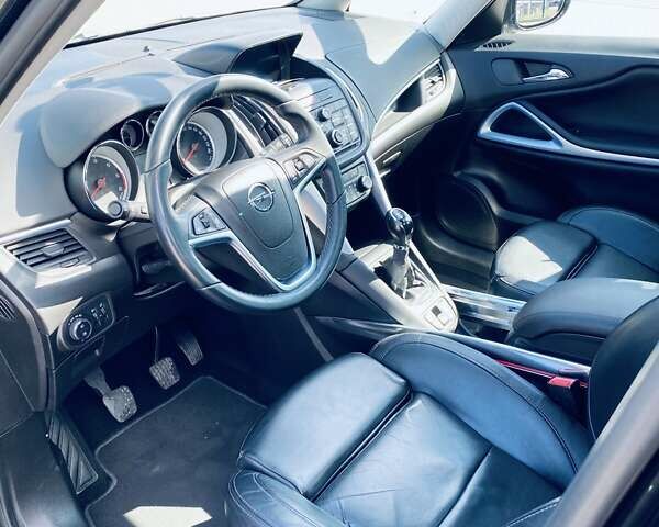 Черный Опель Zafira Tourer, объемом двигателя 1.6 л и пробегом 212 тыс. км за 11000 $, фото 13 на Automoto.ua