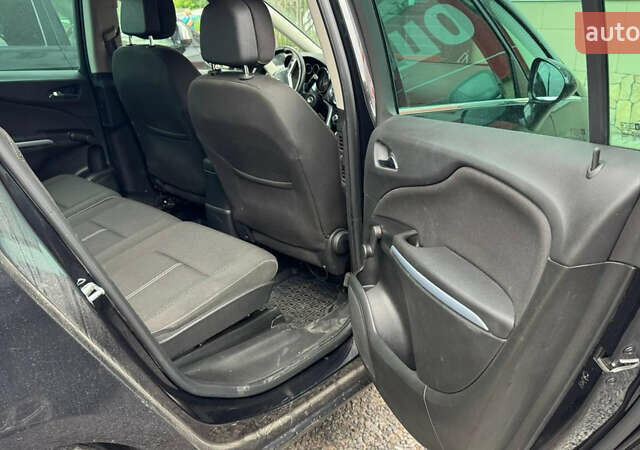 Чорний Опель Zafira Tourer, об'ємом двигуна 1.6 л та пробігом 125 тис. км за 10399 $, фото 7 на Automoto.ua