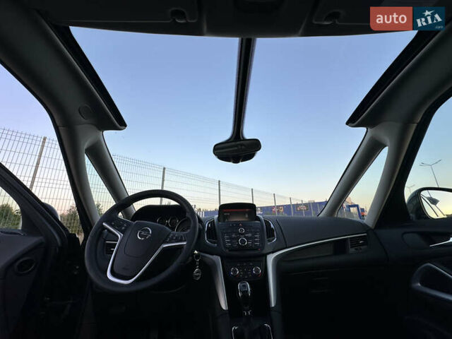 Черный Опель Zafira Tourer, объемом двигателя 1.6 л и пробегом 204 тыс. км за 11200 $, фото 13 на Automoto.ua