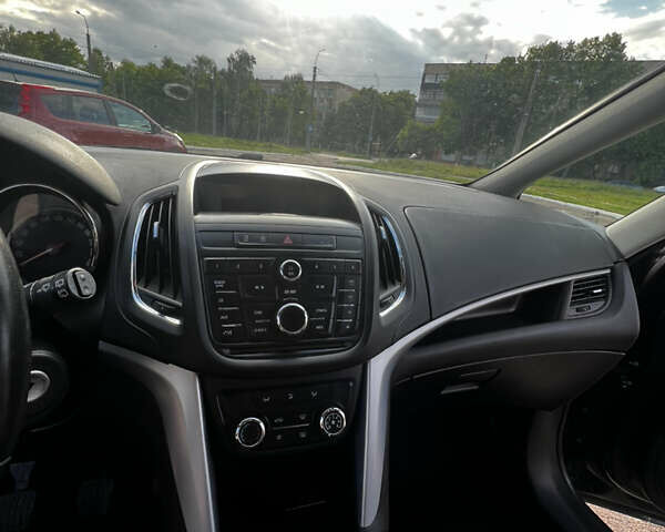 Черный Опель Zafira Tourer, объемом двигателя 2 л и пробегом 227 тыс. км за 8900 $, фото 16 на Automoto.ua