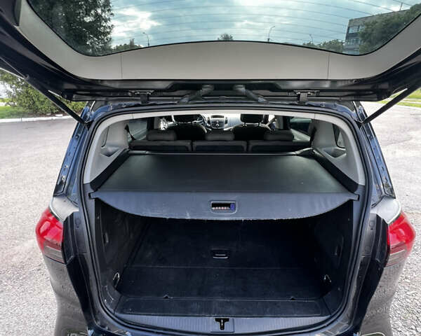 Черный Опель Zafira Tourer, объемом двигателя 2 л и пробегом 227 тыс. км за 8900 $, фото 13 на Automoto.ua