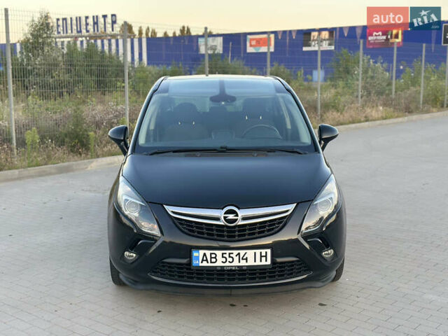 Черный Опель Zafira Tourer, объемом двигателя 1.6 л и пробегом 204 тыс. км за 11200 $, фото 2 на Automoto.ua