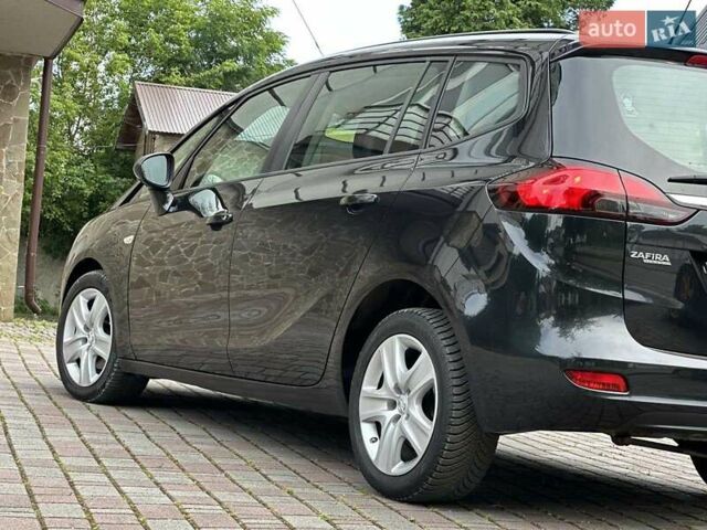 Черный Опель Zafira Tourer, объемом двигателя 1.6 л и пробегом 175 тыс. км за 10900 $, фото 4 на Automoto.ua