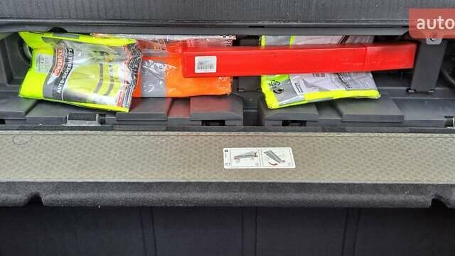 Черный Опель Zafira Tourer, объемом двигателя 1.96 л и пробегом 260 тыс. км за 10700 $, фото 23 на Automoto.ua