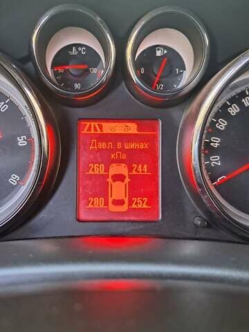 Черный Опель Zafira Tourer, объемом двигателя 1.96 л и пробегом 260 тыс. км за 10700 $, фото 17 на Automoto.ua