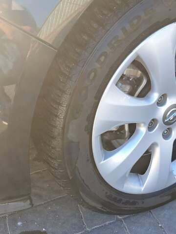 Черный Опель Zafira Tourer, объемом двигателя 1.96 л и пробегом 260 тыс. км за 10700 $, фото 4 на Automoto.ua