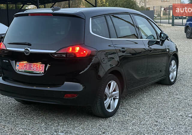 Черный Опель Zafira Tourer, объемом двигателя 1.6 л и пробегом 220 тыс. км за 12500 $, фото 7 на Automoto.ua