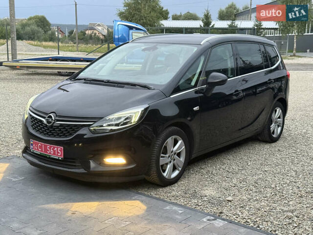 Черный Опель Zafira Tourer, объемом двигателя 1.6 л и пробегом 220 тыс. км за 12750 $, фото 1 на Automoto.ua