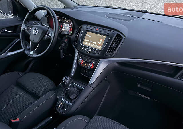 Черный Опель Zafira Tourer, объемом двигателя 1.6 л и пробегом 220 тыс. км за 12500 $, фото 13 на Automoto.ua