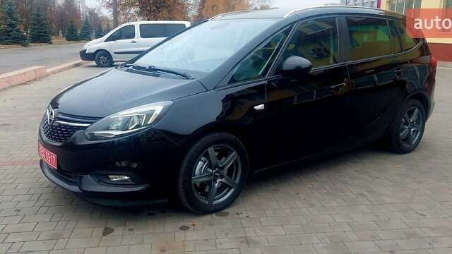 Черный Опель Zafira Tourer, объемом двигателя 2 л и пробегом 208 тыс. км за 12700 $, фото 1 на Automoto.ua