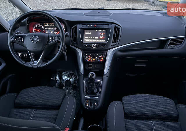 Черный Опель Zafira Tourer, объемом двигателя 1.6 л и пробегом 220 тыс. км за 12500 $, фото 12 на Automoto.ua