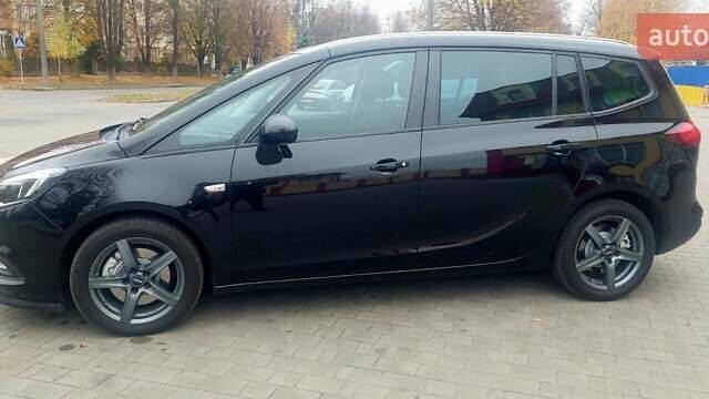 Черный Опель Zafira Tourer, объемом двигателя 2 л и пробегом 208 тыс. км за 12700 $, фото 2 на Automoto.ua
