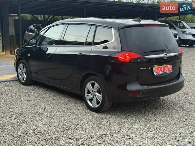 Черный Опель Zafira Tourer, объемом двигателя 1.6 л и пробегом 220 тыс. км за 12750 $, фото 5 на Automoto.ua