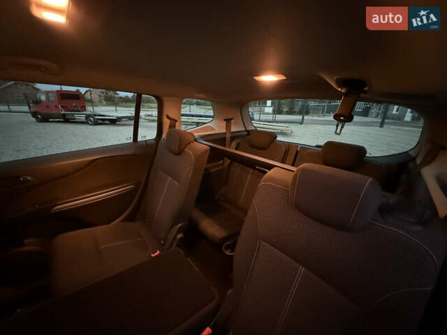 Черный Опель Zafira Tourer, объемом двигателя 1.6 л и пробегом 220 тыс. км за 12750 $, фото 12 на Automoto.ua