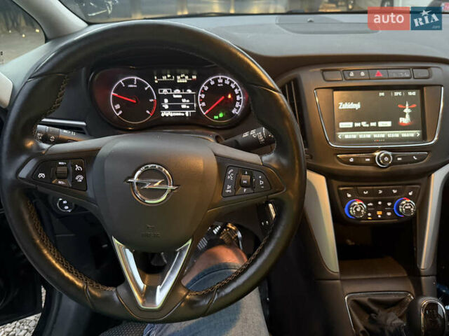 Черный Опель Zafira Tourer, объемом двигателя 1.6 л и пробегом 220 тыс. км за 12750 $, фото 8 на Automoto.ua