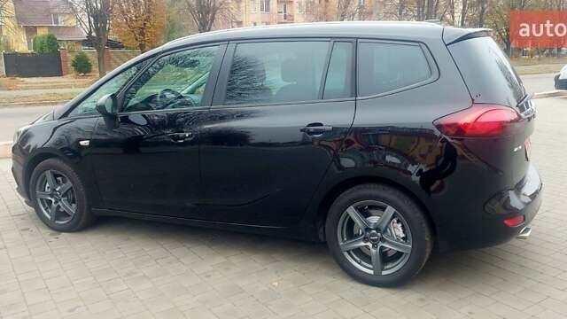 Черный Опель Zafira Tourer, объемом двигателя 2 л и пробегом 208 тыс. км за 12700 $, фото 3 на Automoto.ua