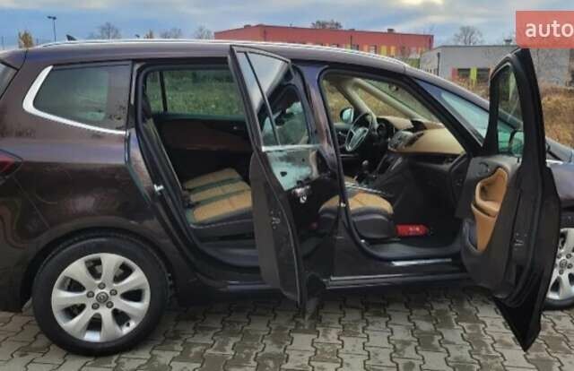 Фиолетовый Опель Zafira Tourer, объемом двигателя 2 л и пробегом 136 тыс. км за 8000 $, фото 14 на Automoto.ua