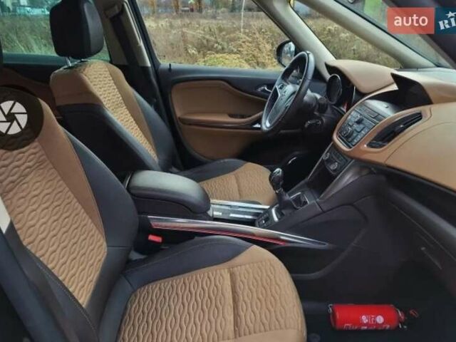 Фиолетовый Опель Zafira Tourer, объемом двигателя 2 л и пробегом 136 тыс. км за 8000 $, фото 11 на Automoto.ua