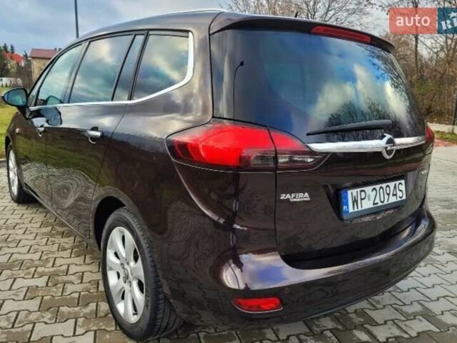 Фиолетовый Опель Zafira Tourer, объемом двигателя 2 л и пробегом 136 тыс. км за 8000 $, фото 2 на Automoto.ua