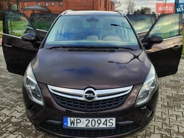 Фиолетовый Опель Zafira Tourer, объемом двигателя 2 л и пробегом 136 тыс. км за 8000 $, фото 7 на Automoto.ua