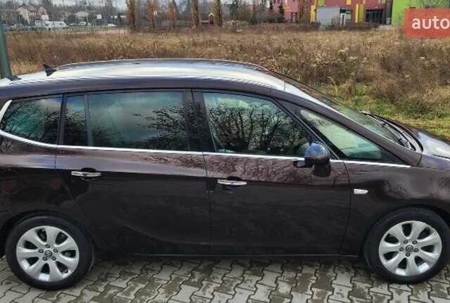 Фиолетовый Опель Zafira Tourer, объемом двигателя 2 л и пробегом 136 тыс. км за 8000 $, фото 5 на Automoto.ua