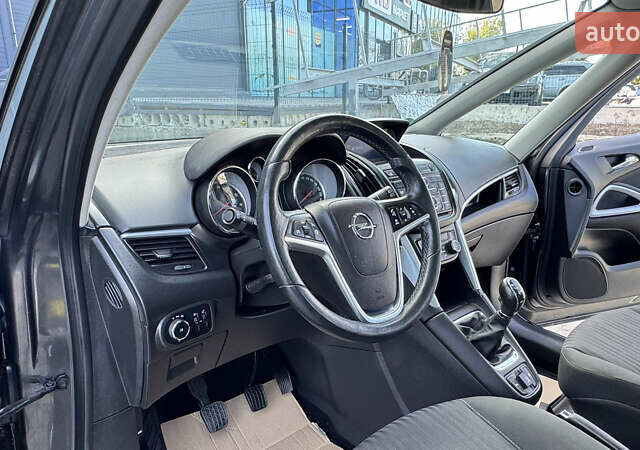 Коричневый Опель Zafira Tourer, объемом двигателя 1.6 л и пробегом 188 тыс. км за 9350 $, фото 37 на Automoto.ua