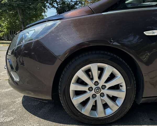 Коричневий Опель Zafira Tourer, об'ємом двигуна 2 л та пробігом 193 тис. км за 11700 $, фото 4 на Automoto.ua