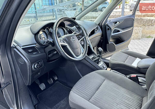 Коричневый Опель Zafira Tourer, объемом двигателя 1.6 л и пробегом 188 тыс. км за 9350 $, фото 38 на Automoto.ua