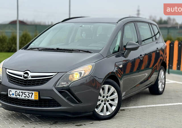 Коричневый Опель Zafira Tourer, объемом двигателя 1.6 л и пробегом 189 тыс. км за 9150 $, фото 1 на Automoto.ua