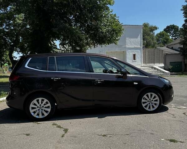 Коричневий Опель Zafira Tourer, об'ємом двигуна 2 л та пробігом 193 тис. км за 11700 $, фото 2 на Automoto.ua