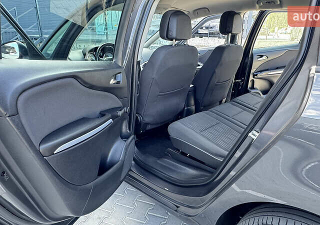 Коричневый Опель Zafira Tourer, объемом двигателя 1.6 л и пробегом 188 тыс. км за 9350 $, фото 36 на Automoto.ua