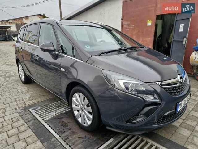 Коричневый Опель Zafira Tourer, объемом двигателя 0 л и пробегом 236 тыс. км за 12000 $, фото 2 на Automoto.ua
