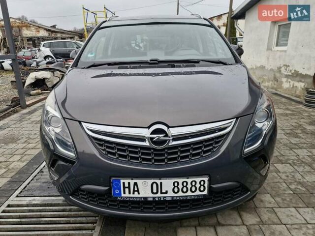 Коричневый Опель Zafira Tourer, объемом двигателя 0 л и пробегом 236 тыс. км за 12000 $, фото 1 на Automoto.ua