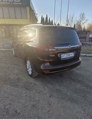 Коричневый Опель Zafira Tourer, объемом двигателя 1.96 л и пробегом 280 тыс. км за 9000 $, фото 1 на Automoto.ua
