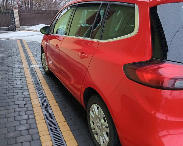 Красный Опель Zafira Tourer, объемом двигателя 1.6 л и пробегом 320 тыс. км за 8300 $, фото 4 на Automoto.ua