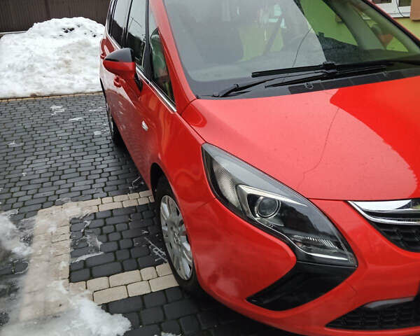 Красный Опель Zafira Tourer, объемом двигателя 1.6 л и пробегом 320 тыс. км за 8300 $, фото 2 на Automoto.ua