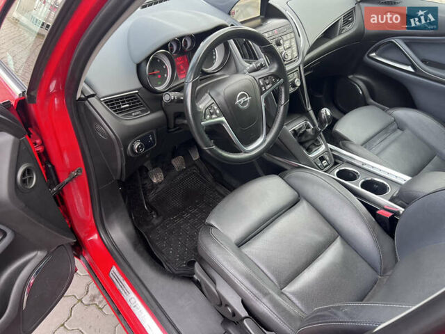 Красный Опель Zafira Tourer, объемом двигателя 2 л и пробегом 199 тыс. км за 10490 $, фото 14 на Automoto.ua